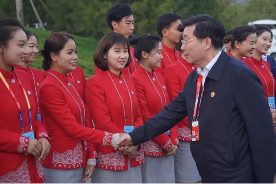 朱洪波出席北京世园会终结式并慰问中青旅效劳团队 
