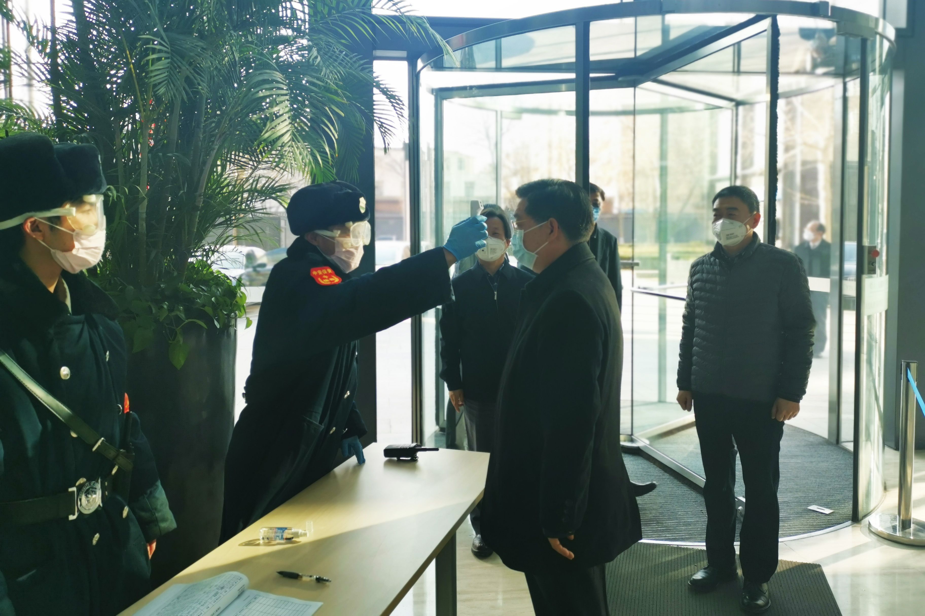 坚决打赢疫情防控阻击战｜集团向导慰问一线员工并安排防疫事情 